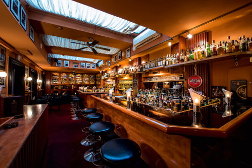 Das Flair von Havanna, nur im 6. Bezirk: das ikonische »Barfly’s« von Mario Castillo.