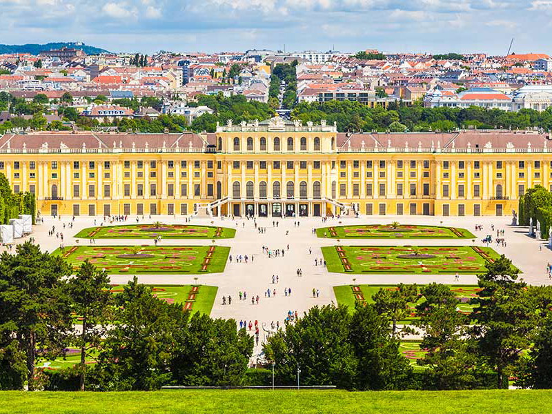 Schönbrunn wird von Vielen als öffentlicher Schanigarten gewünscht.