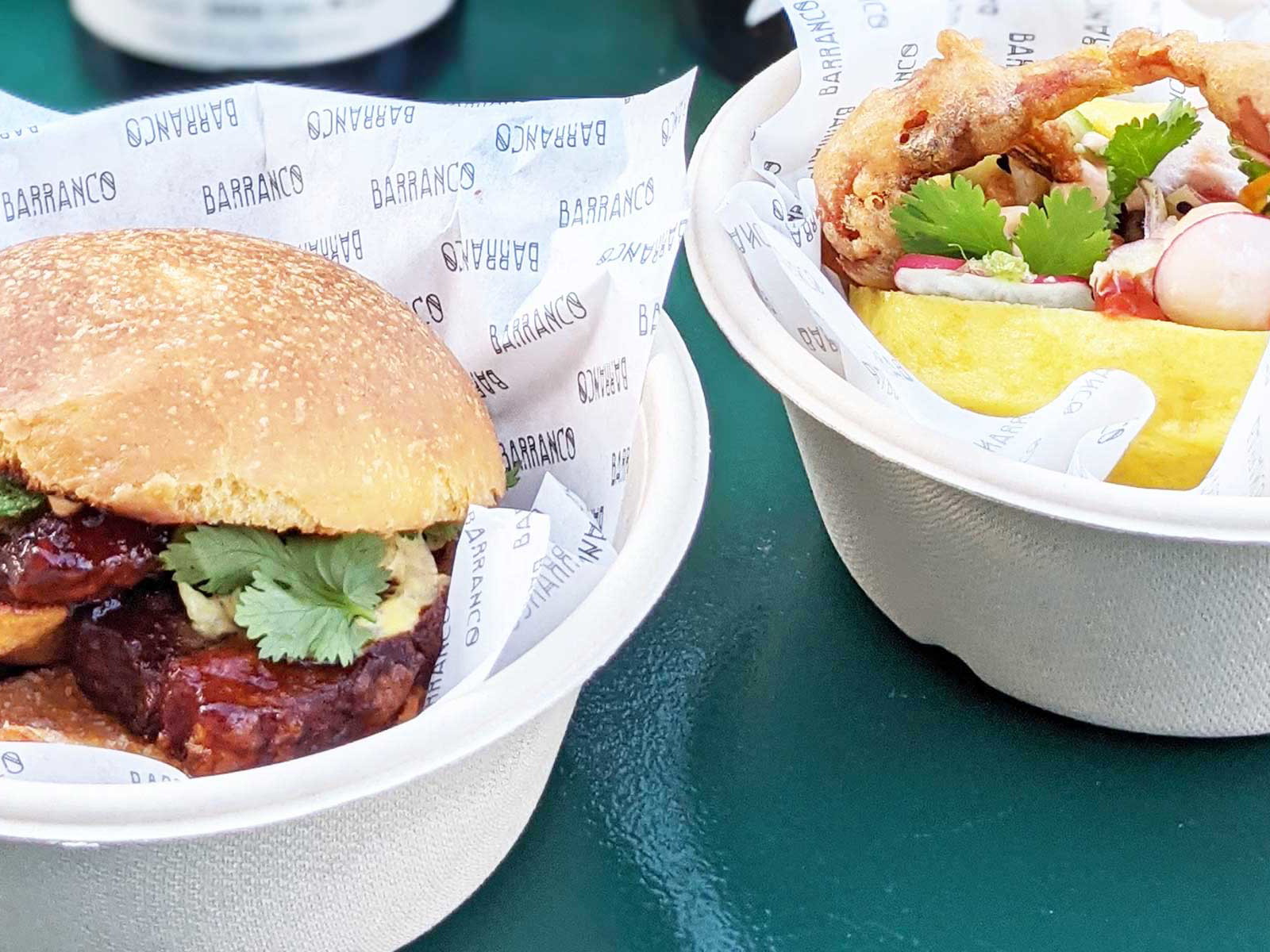 «Pan con Chicharrón» mit glasiertem Schweinebauch und «Bao Nikkei» mit Tempura Soft Shell Crab