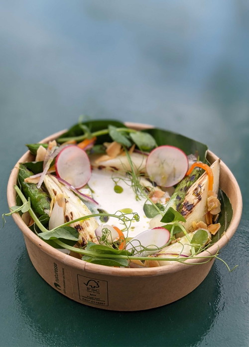 Die «Ceviche Vegano» mit grilliertem Spargel und smoked Mandel-Leche de Tigre