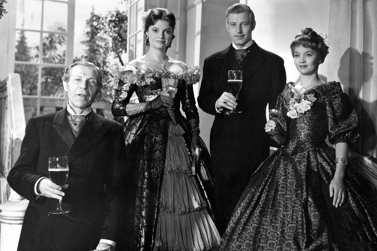 Vier Mal wurden die «Buddenbrooks»&nbsp;bisher verfilmt, das erste Mal bereits 1923. Im Jahr 1959 spielte die Wienerin Nadja Tiller (2. v. l.) unter anderem mit Liselotte Pulver und Hansjörg Felmy (v.r.).