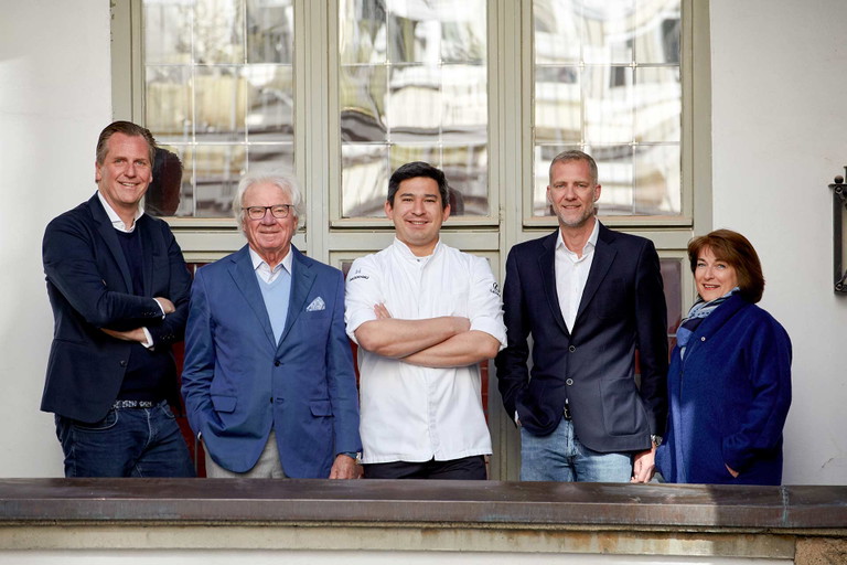 Vereinte Kräfte für die Neuerfindung der Münchner »Schreiberei«:&nbsp;Marc Uebelherr,&nbsp;Thomas Radmer,&nbsp;Tohru Nakamura,&nbsp;Felix Radmer&nbsp;und&nbsp;Inge Vogt.