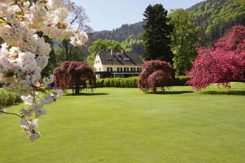 Abschlag: Der Golfclub Murhof im Grazer Norden lockt mit einer 18-Loch-Anlage sowie mit kulinarischen Genüssen im Wellness- und Spa-Hotel.