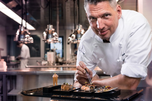 Heiko Nieder mit seinen beliebten Pralinen-Kreationen