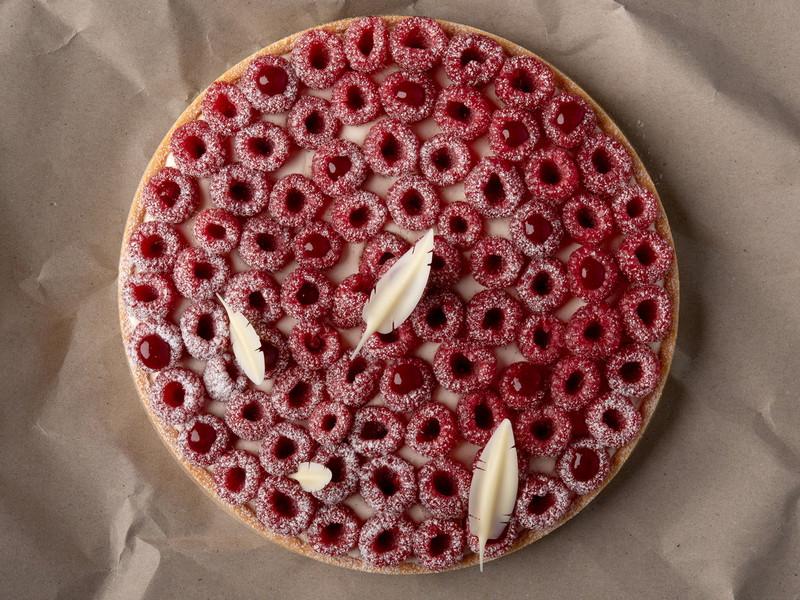 Die «Himbeer Tarte» von Christian Hümbs aus dem «Dolder Grand» gibt es am Muttertag auch für zu Hause.
