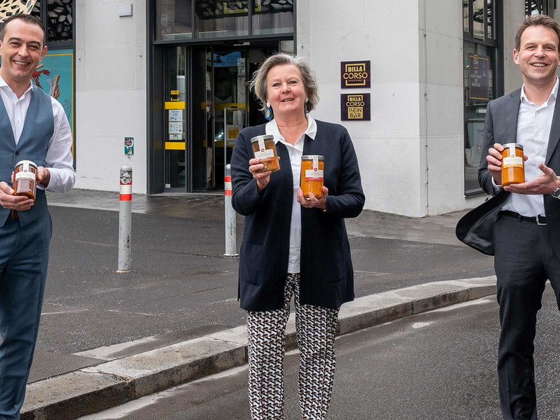 Leo Krastev (Billa Corso Hoher Markt), Spitzenköchin Lisl Wagner-Bacher und Billa Vertriebsdirektor Eric Scharnitz (v.l.)