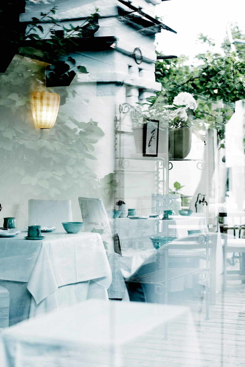 Das Bekenntnis zur Regionalität im Restaurant »Taubenkobel« reicht bis zum Geschirr, das seit über zwanzig Jahren in Nachbarschaft zum Restaurant getöpfert wird.