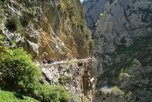 Zwischen den spanischen Provizen León und Asturien befindet sich die Cares Schlucht.