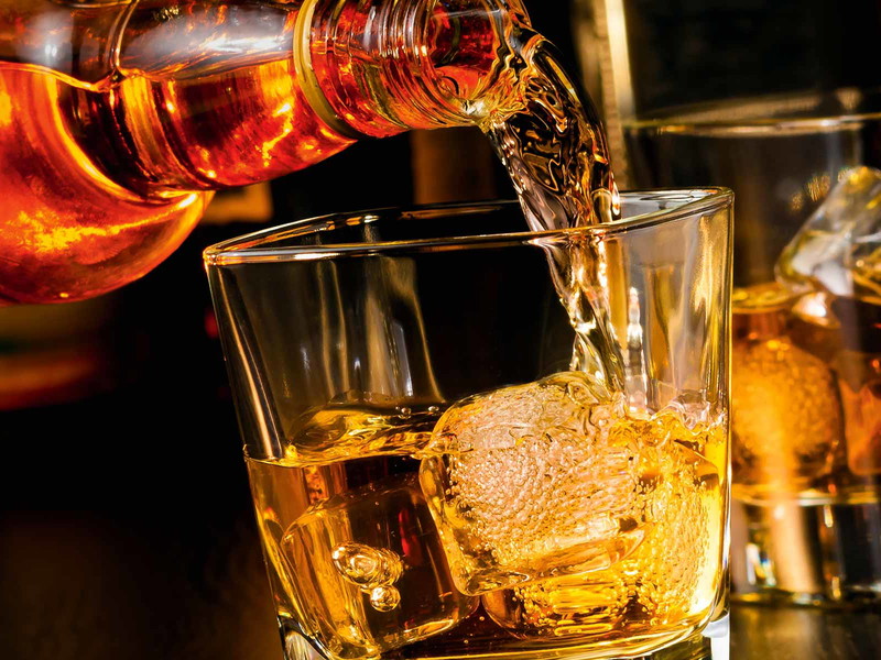 Genuss&nbsp;ohne grossartiger Vorbereitung: Die Drinks werden direkt aus der Flasche auf Eis serviert.