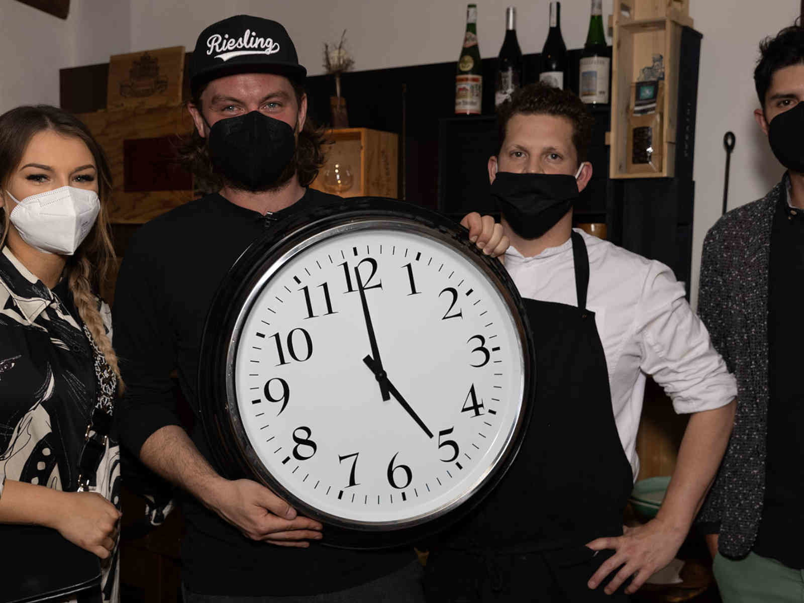 »Broadmoar« Küchenchef Johann Schmuck mit Sous Chef Christoph Schober (mitte) und Viktoria Schöner sowie Harald Irka.