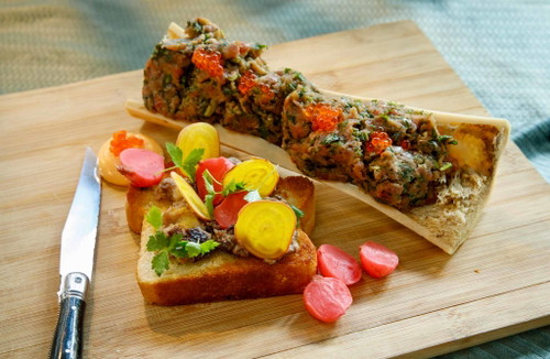 Beef Tatar im Markknochen