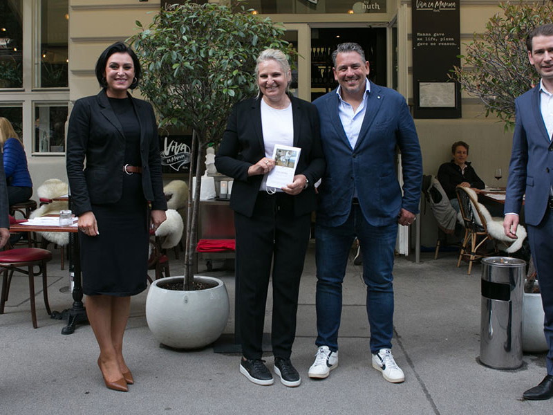 Beim Gastronomen-Paar Huth schauten zum Restart Kanzler Kurz, Ministerin Köstinger und WKO-Branchenobmann Pulker vorbei.