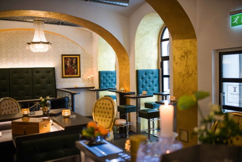 Das von Gold geprägte Interieur der »Josef Bar« ist eine Hommage an das barocke Zeitalter im Alten Wien.