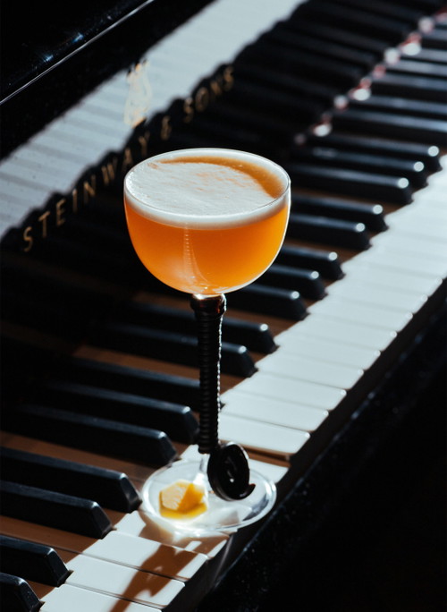 «Luk Khrueng» mit Four Roses Bourbon, Zitrone, Orgeat, Lakritz-Angostura und Amaro di Angostura