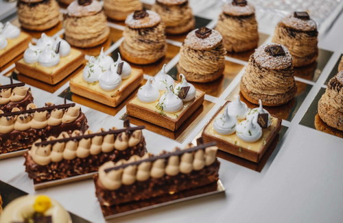 Éclairs, Tartes au citron und andere Besonderheiten gibt es täglich frisch.