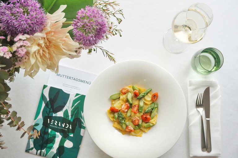 Diese frühlingshafte Kreation mit Spargel ist Teil des vegetarischen Muttertags-Menüs aus dem »Sans Souci«.