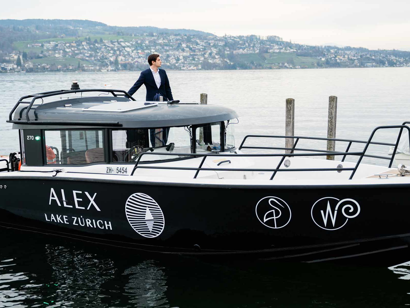 Zwischen dem «Alex Lake» und dem «Storchen» reisen die Gäste mit dem hauseignen Boots-Shuttle Service.