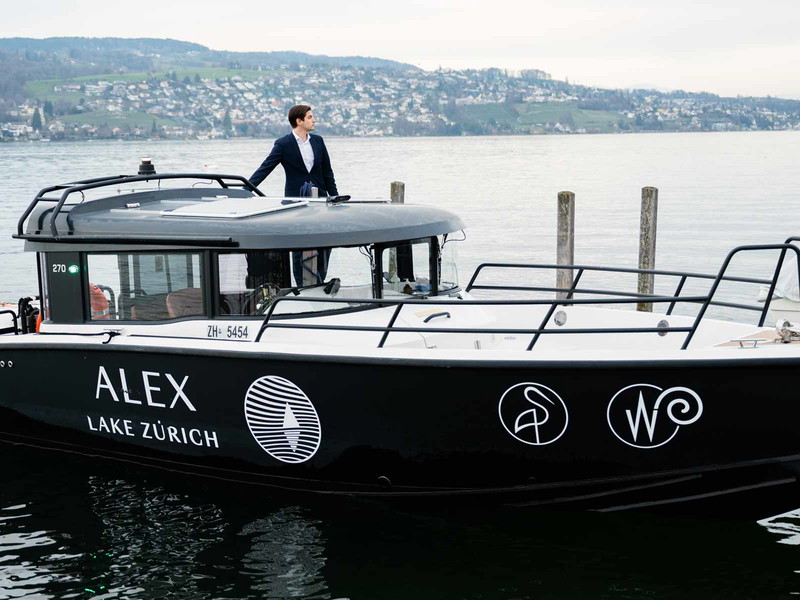 Zwischen dem «Alex Lake» und dem «Storchen» reisen die Gäste mit dem hauseignen Boots-Shuttle Service.