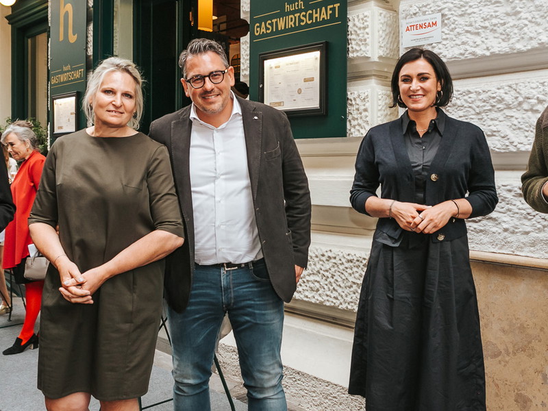Toni Faber mit Gabi und Robert Huth, Elisabeth Köstinger und Peter Simonischek