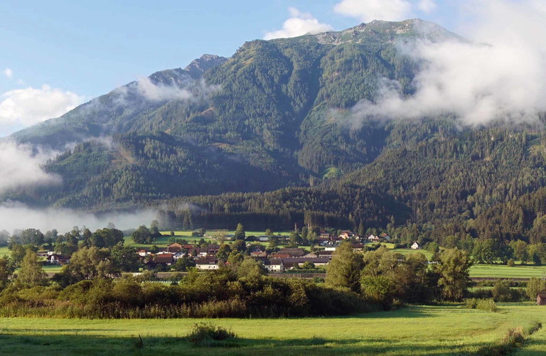 Das Wasser für die Zuchtbecken stammt aus dem kristallklaren Almbach.