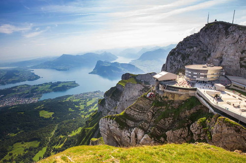 Was für eine Aussicht: Die Bergstation Pilatus Kulm liegt auf knapp 2000 Metern.