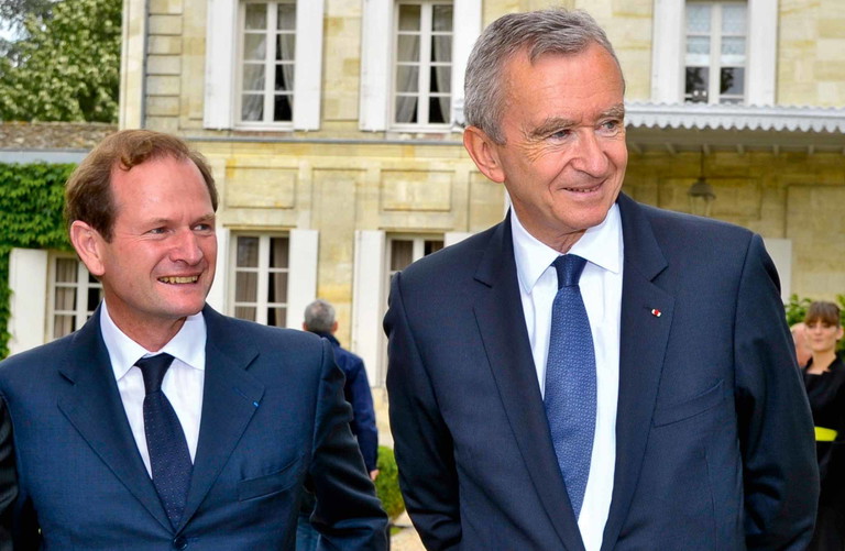 Bernard Arnault (r.) mit Pierre Lurton vor Château Cheval Blanc.