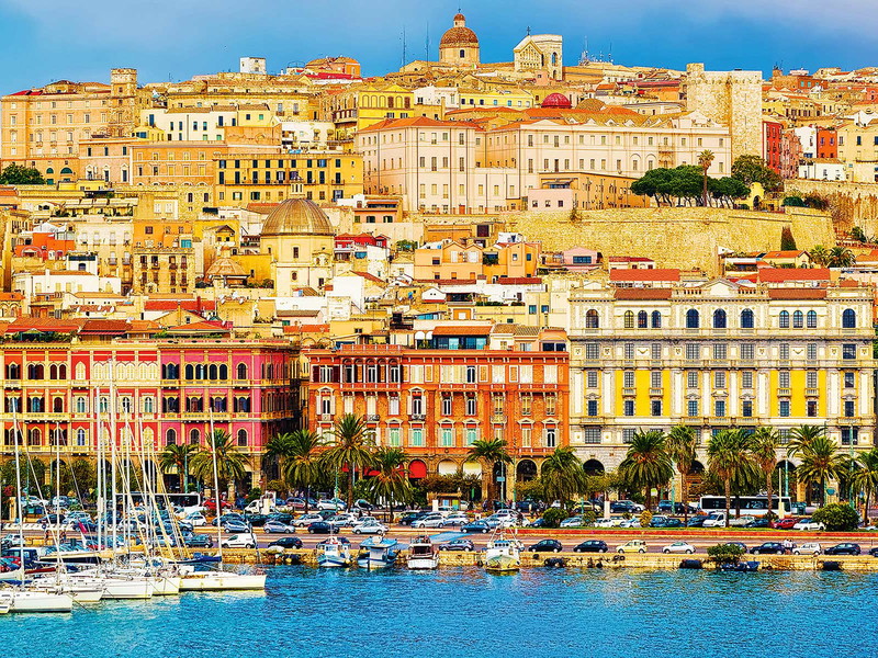 Die pittoreske Inselhauptstadt&nbsp;liegt direkt am Golf von Cagliari,&nbsp;der auch&nbsp;»Golf der Engel«&nbsp;genannt wird.