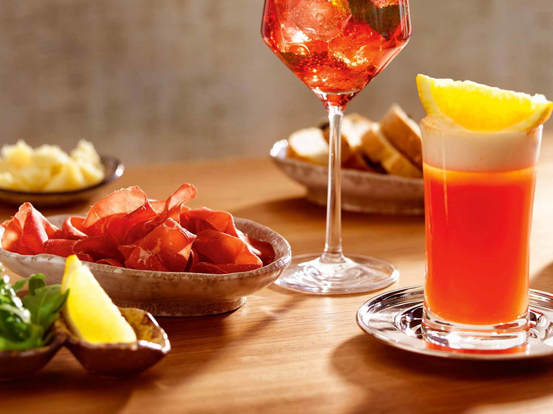 Der Aperitivo kündigt das Abendessen mit Kleinigkeiten an, die man vorher genießen kann.