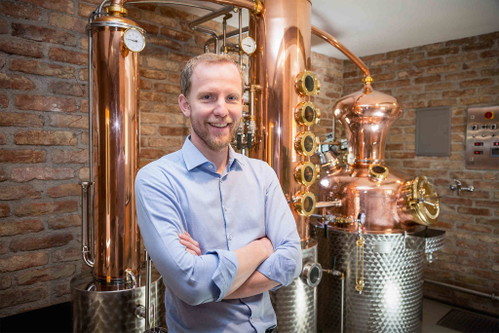 Christian Brunner produziert in der Brennerei Sammerhof einzigartige Brände – wie den Steinpilzbrand.