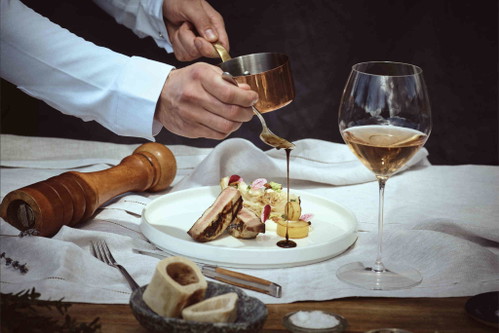 Das Genussgut ist unter anderem für das Wollschwein-Fleisch bekannt.