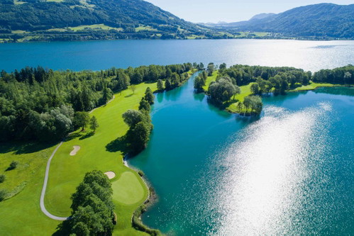 Nah am Wasser gebaut: das spannende 18. Loch am Platz von Mondsee.