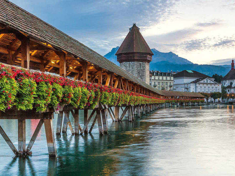 Einst abgebrannt, heute eines der beliebtesten Sujets: die Kapellbrücke.