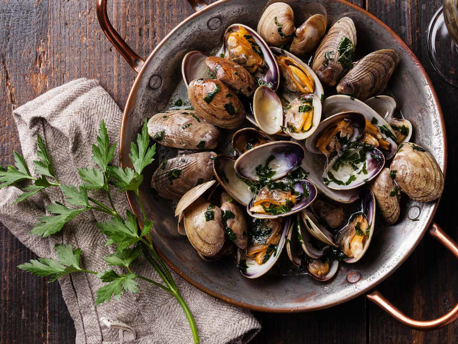 »Vongole im Weinsud« ist ein Klassiker unter den Muschelgerichten.
