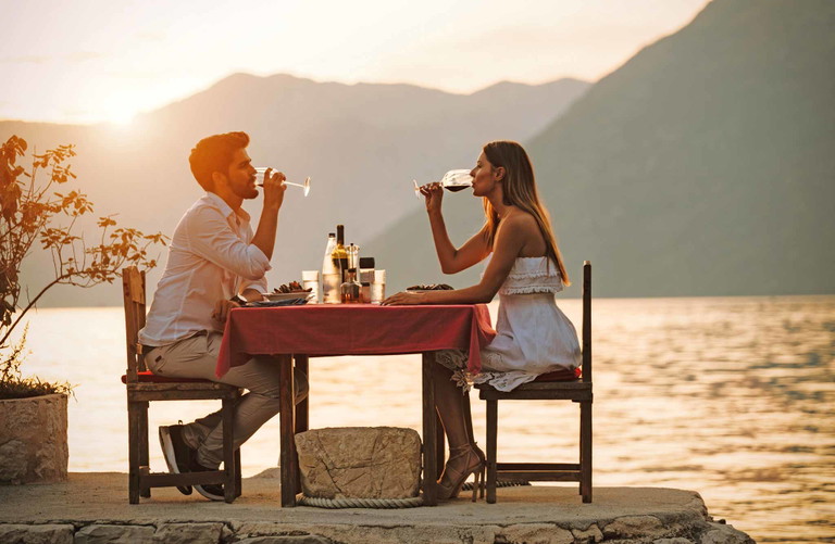 Ein gutes Glas Wein in der sanften, mediterranen Abendsonne – gibt es Schöneres?