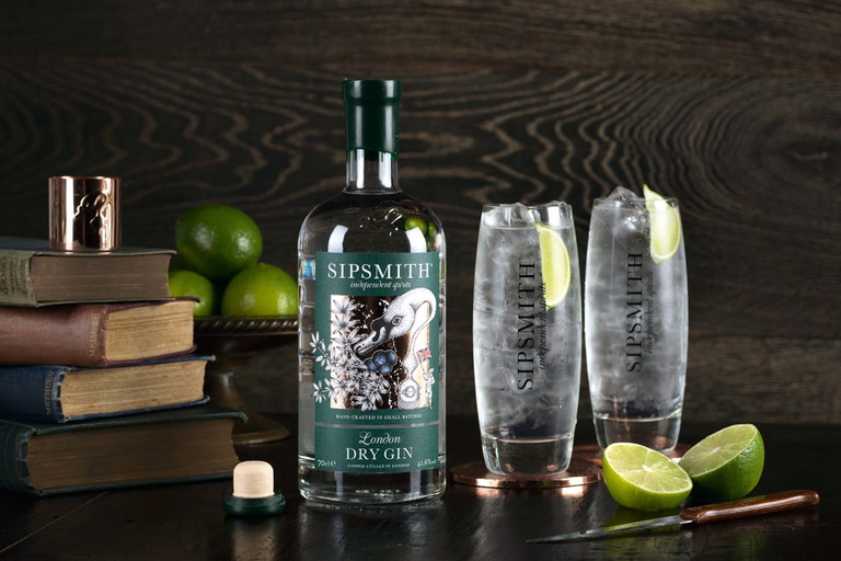 Für den London Dry Gin von Sipsmith werden zehn klassische Botanicals über Nacht mazeriert.