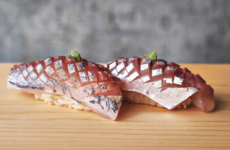 Bastardmakrele aus dem «Yoshino New York»&nbsp;in einem Cut, der den Umami-Geschmack verstärkt.&nbsp;