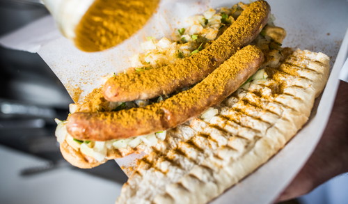 3. Dann noch die Würzmischung nach original indischem Rezept drüberstreuen – fertig.