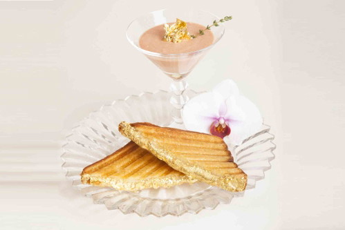 Das teuerste Sandwich der Welt: Exklusiver als das »Quintessential Grilled Cheese« geht es laut dem »Guinness-Buch der Rekorde« nicht: Das vergoldete Grilled-Cheese-Sandwich, serviert im New Yorker Restaurant »Serendipity 3«, schlägt mit über 200 Dollar zu Buche.