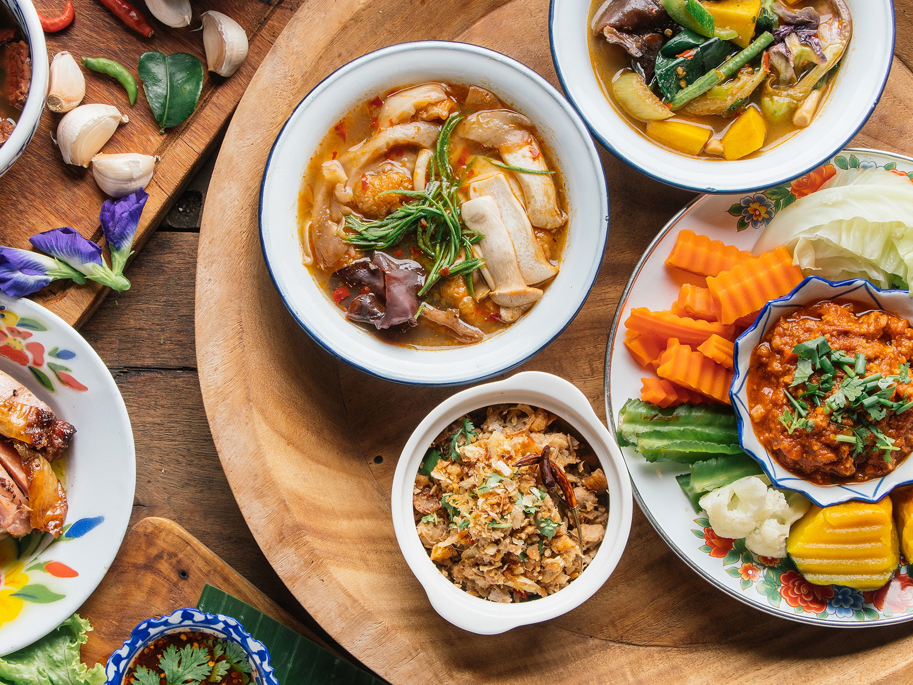 Die Thailändische Küche ist facettenreich und bunt - Falstaff präsentiert die wichtigsten Essentials zum Nachkochen.