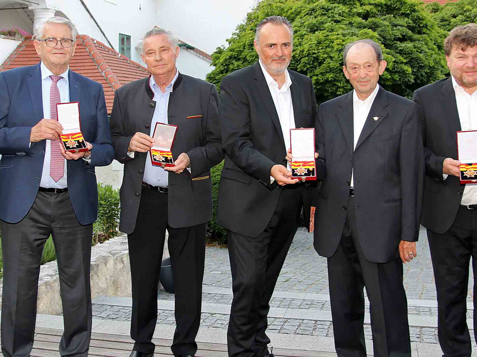 Alt-LH Hans Niessl, Hermann Krutzler, Johann Scheiblhofer, LH Hans Peter Doskozil, Anton Kollwentz, Albert Gesellmann und Andreas Liegenfeld