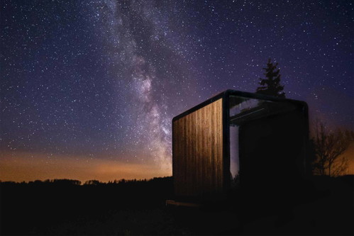 STAR BASE by LittleCITY.ch Die STAR BASE des Bauernhof Schürli in Sternenberg, der höchstgelegenen Gemeinde im Kanton Zürich, bietet neben einem Glasfenster in den Himmel auch nach vorne und hinten freie Sicht in die Natur.
Schürlistrasse 15, 8499&nbsp;Sternenberg