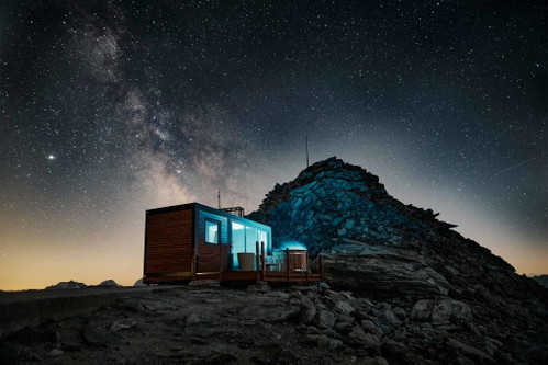 Cube Aletsch Eggishorn In dem heimelig eingerichteten Cube übernachten Gäste auf dem Eggishorn nahe des bekannten Grossen Aletschgletschers auf über 2'800 Metern über Meer.
Fiescheralp 1, 3984&nbsp;Fiesch