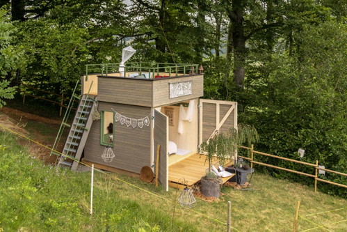 Wiesenlodge by Waldhof Die gemütliche Holzlodge mit Blick auf den Sternenhimmel gibt es auf dem Waldhof, der sich ausserhalb des Dorfes Schneisingen (bei Baden) an leicht erhöhter Lage befindet.
Waldhof, 5425&nbsp;Schneisingen, Schweiz