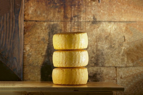 Handwerklich erzeugte Bergkäse sind Naturprodukte im&nbsp;besten Sinn. Jeder Laib schmeckt anders. Nur die besten eignen sich für lange Reife.