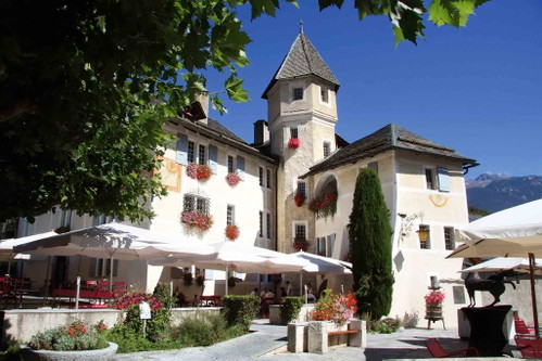 Der Fussmarsch von der Raclette-Hochburg Château de Villa in Sierre ...