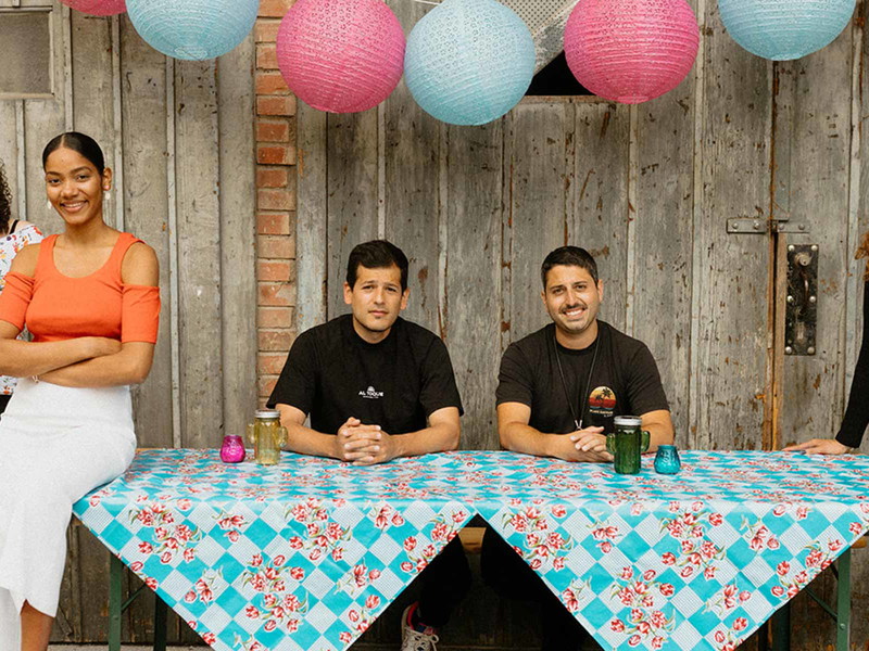 Das «El Patio Latino»-Team: Aris Guzman mit Gloria Batista, Dave Wälti, Federico Freiermuth und Milena Schneider