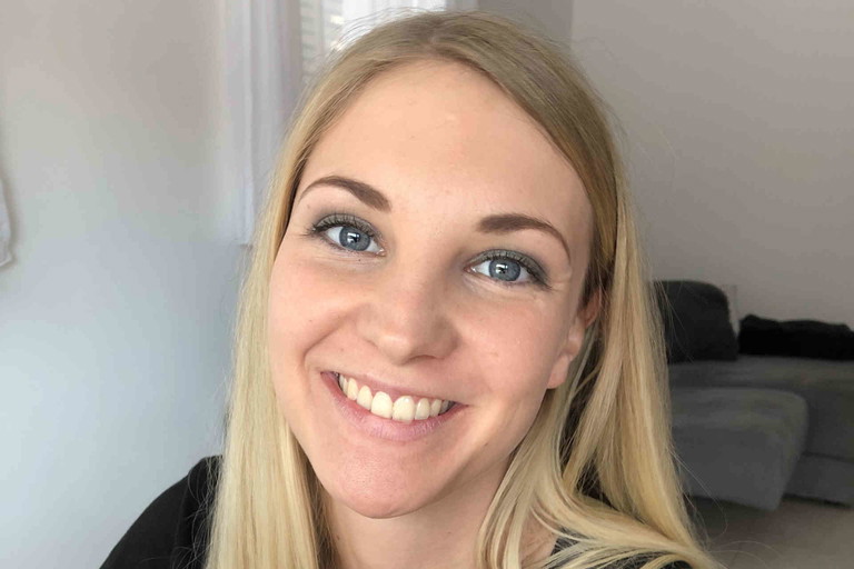 Rosa Besler ist Weinakademikerin mit WSET Diplom Level 4 im familieneigenen Hotel Almrausch in Berwang.