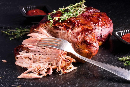 Smoker (siehe nächstes Bild) sind insbesondere in den Südstaaten der USA unverzichtbar&nbsp;– mit ihnen gelingt butterzartes Pulled Pork.&nbsp;