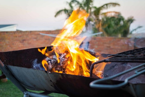 So allgegenwärtig ist das Grillen in Südafrika, dass es sogar Versuche gab, den Feiertag »Heritage Day« in »Braai Day« umzubenennen.&nbsp;