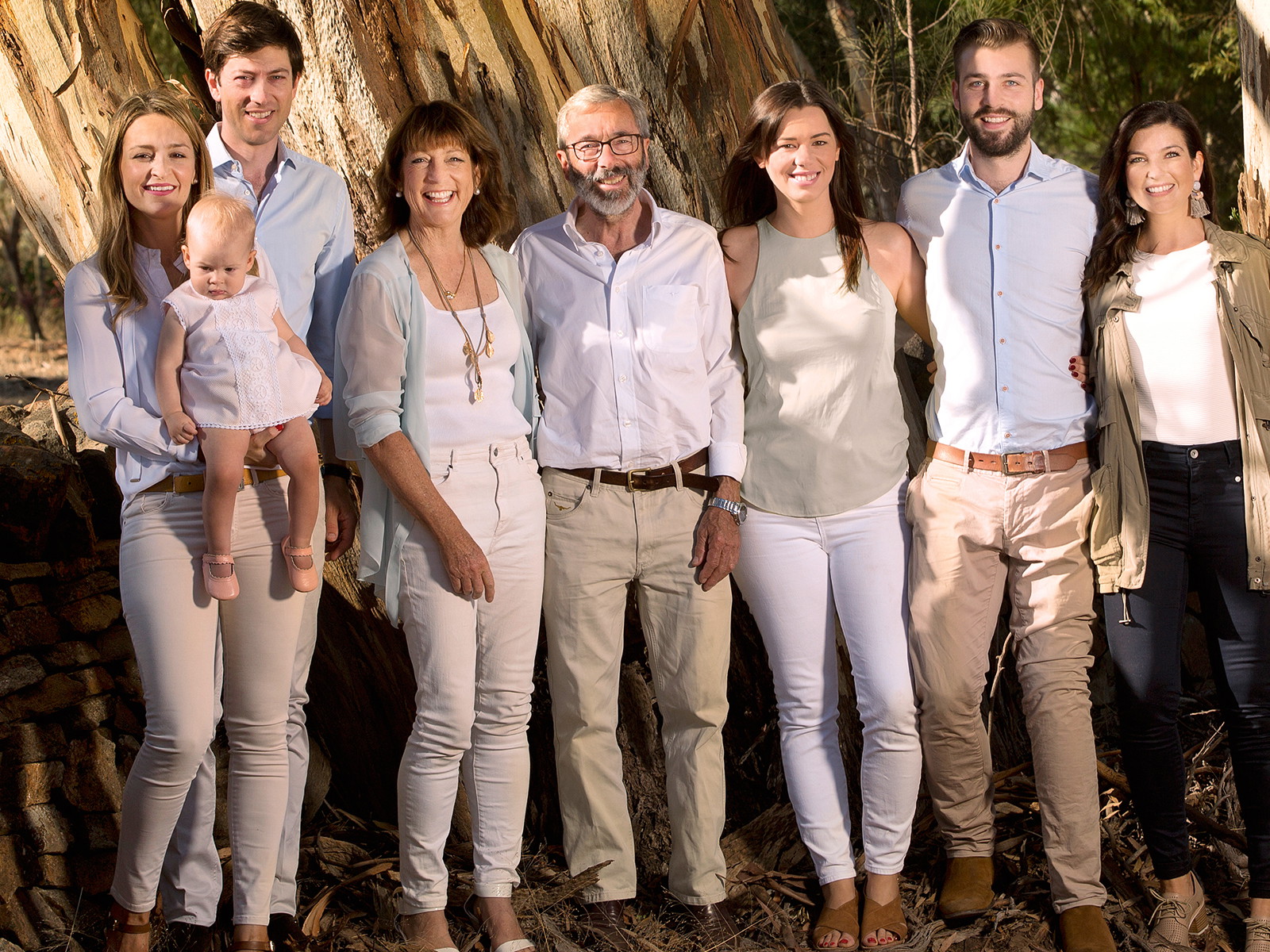 Prue und Stephen Henschke (3. und 4. von links) im Kreise ihrer Familie.